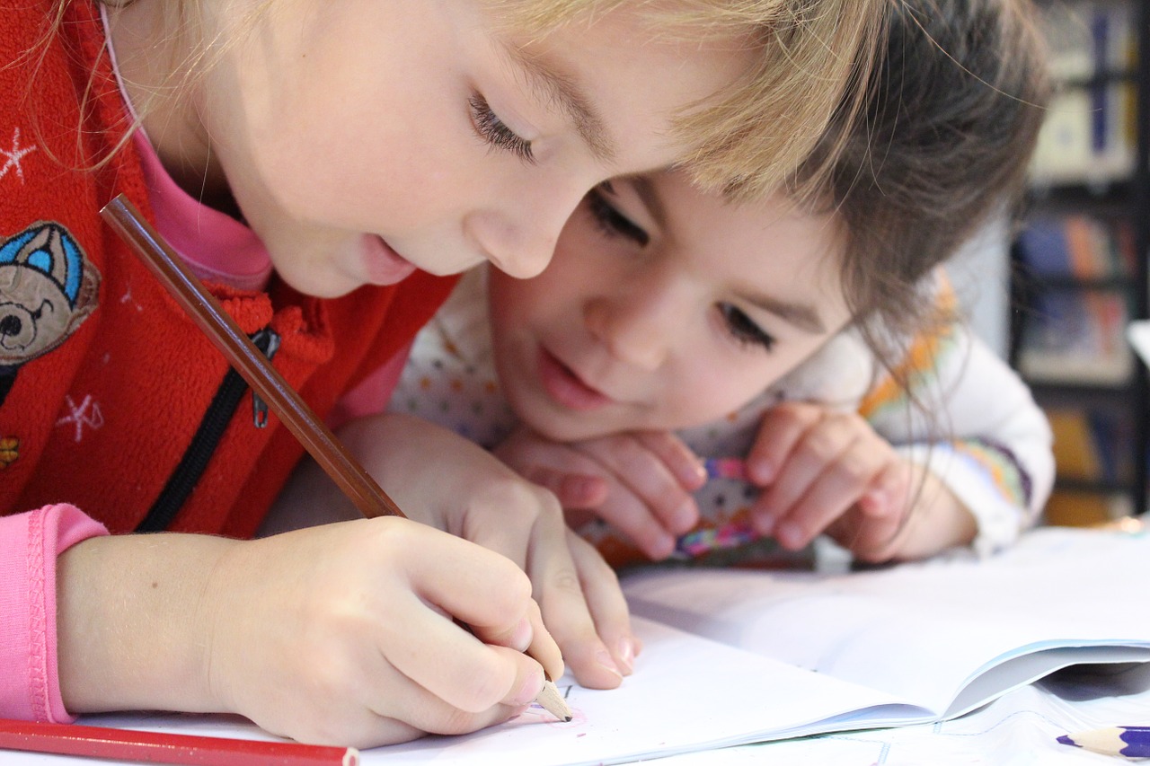bambini che giocano